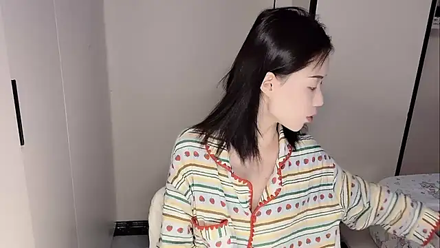 yuyu-33 online show from November 28, 2025, 1:50 am