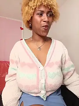 Snapshot of EvonyFoxxx chatting on May 6, 2026, 4:49 am EvonyFoxxx online show from May 6, 2026, 4:49 am