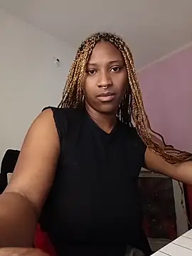 Snapshot of EvonyFoxxx chatting on June 7, 2026, 1:33 am EvonyFoxxx online show from June 7, 2026, 1:33 am