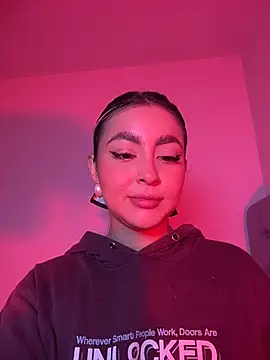 Elina Hills online show from February 3, 2026, 2:55 pm