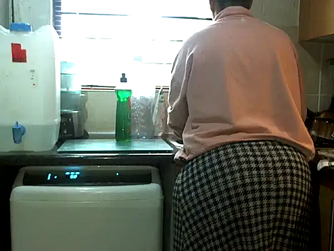 NewBeginnings8 online show from November 3, 2025, 6:18 am