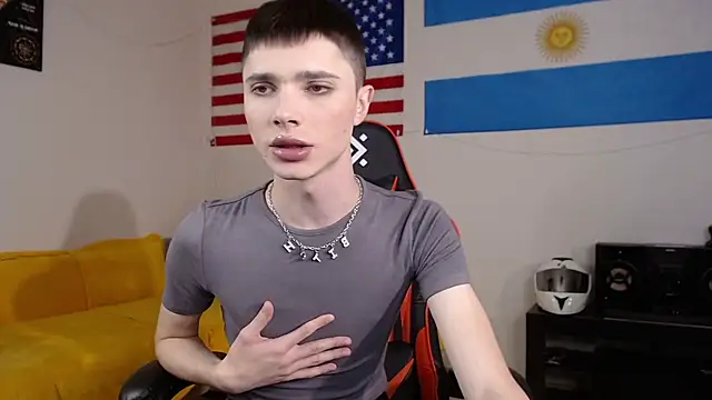 Snapshot of danny_noir chatting on November 3, 2025, 2:09 pm danny noir online show from November 3, 2025, 2:09 pm