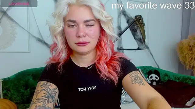 Snapshot of lada_love chatting on October 30, 2025, 1:53 pm lada love online show from October 30, 2025, 1:53 pm