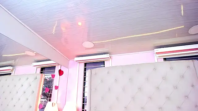 scarlett leblanc  online show from June 24, 2026, 11:31 am