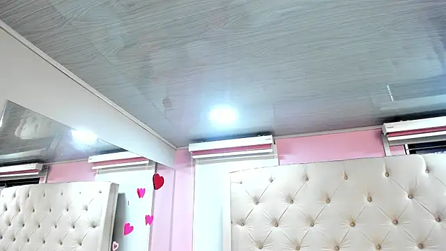 scarlett leblanc  online show from July 4, 2026, 12:21 pm