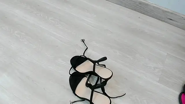 scarlett leblanc  online show from April 4, 2026, 12:45 pm