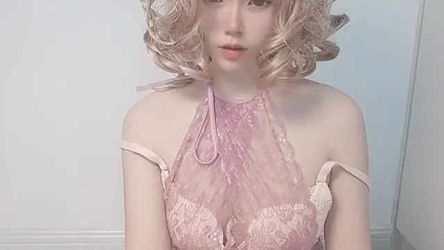 JuliaNoir online show from April 9, 2026, 3:41 am