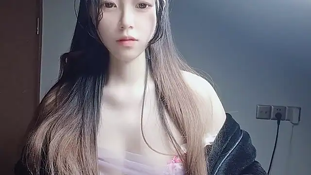 JuliaNoir online show from January 7, 2026, 2:55 pm