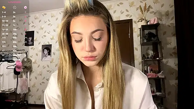 OrethaEredia online show from November 18, 2025, 3:15 pm