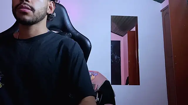 Snapshot of 3v1l chatting on November 12, 2025, 12:15 am 3v1l online show from November 12, 2025, 12:15 am