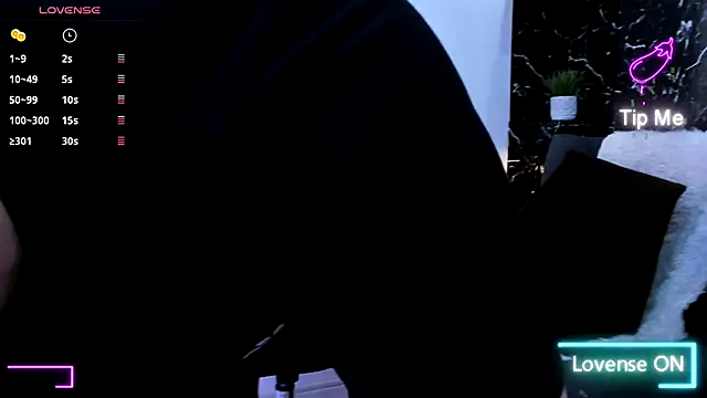 Snapshot of Juna_mejia01 chatting on October 31, 2025, 1:30 pm Juna mejia01 online show from October 31, 2025, 1:30 pm