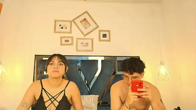 Snapshot of Zoe_And_Dylan_ chatting on November 19, 2025, 12:27 pm Zoe And Dylan online show from November 19, 2025, 12:27 pm