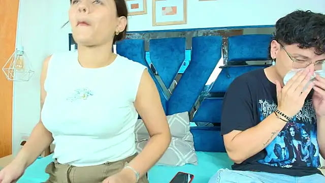 Snapshot of Zoe_And_Dylan_ chatting on December 17, 2025, 1:27 pm Zoe And Dylan online show from December 17, 2025, 1:27 pm