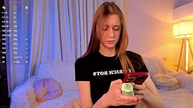 SweetVee online show from April 2, 2026, 6:42 am