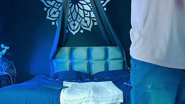 AlessioVitale online show from December 22, 2025, 12:05 pm