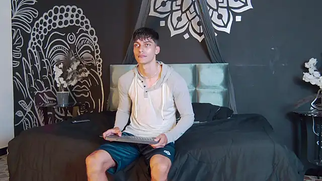 AlessioVitale online show from November 6, 2025, 12:42 pm