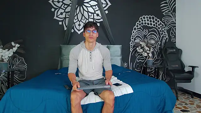 AlessioVitale online show from January 6, 2026, 12:09 pm