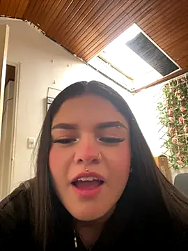 Camila Duarte  online show from November 10, 2025, 7:52 pm