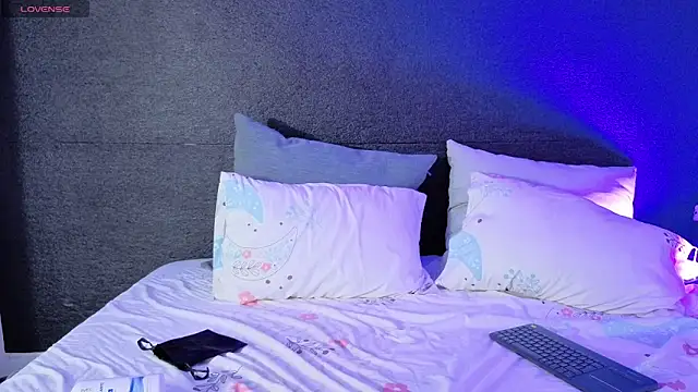 Snapshot of Ania_rose chatting on November 12, 2025, 8:12 pm Ania rose online show from November 12, 2025, 8:12 pm