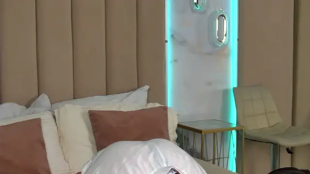 Snapshot of _AlinaHot_ chatting on February 20, 2026, 4:09 am AlinaHot online show from February 20, 2026, 4:09 am