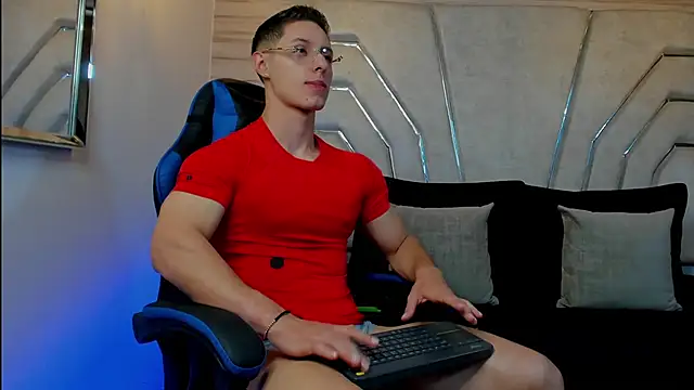 MAXTHOMSON online show from February 6, 2026, 1:34 am