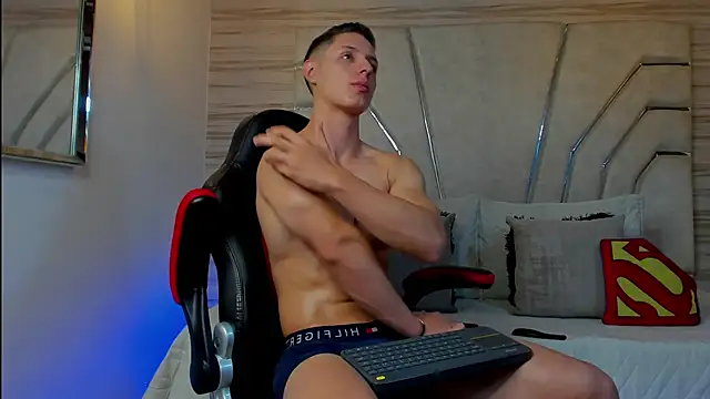 MAXTHOMSON online show from December 3, 2025, 3:40 am