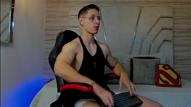 MAXTHOMSON online show from November 28, 2025, 3:39 am