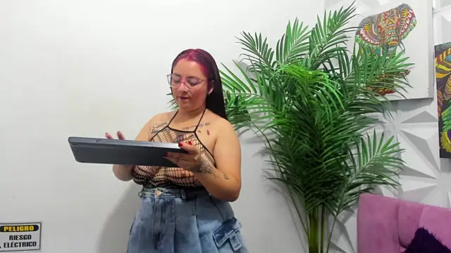 Anggie Miller online show from December 17, 2025, 11:15 am