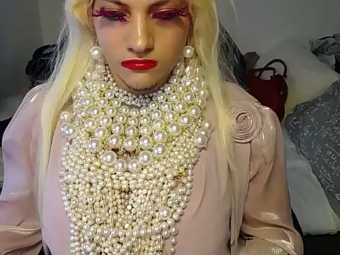 VanesaCrossic online show from December 3, 2025, 9:09 am