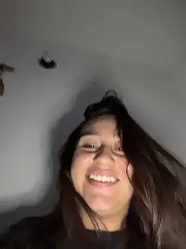 Snapshot of Saray_lo chatting on November 4, 2025, 10:35 pm Saray lo online show from November 4, 2025, 10:35 pm