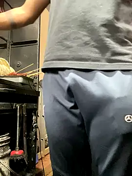 Dylams maja online show from November 16, 2025, 11:30 pm