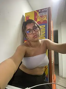 liahot69 online show from May 18, 2026, 4:07 am