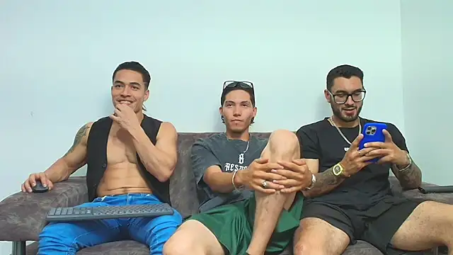 thebadboys05 online show from December 18, 2025, 3:55 am