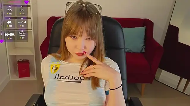 Snapshot of YourTanomi chatting on November 4, 2025, 12:20 pm YourTanomi online show from November 4, 2025, 12:20 pm