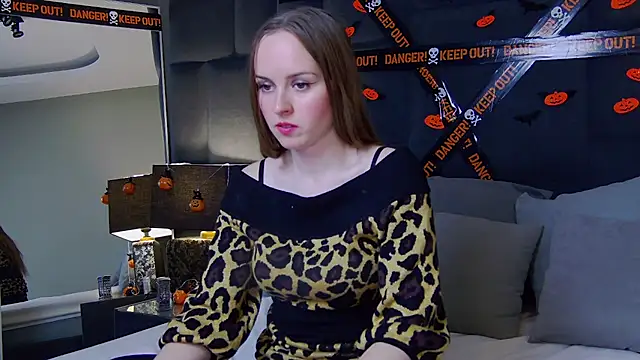 Snapshot of MollyMazer chatting on November 2, 2025, 9:14 am MollyMazer online show from November 2, 2025, 9:14 am