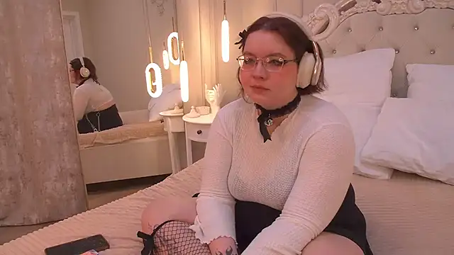 Snapshot of JennyBloom chatting on November 11, 2025, 7:58 am JennyBloom online show from November 11, 2025, 7:58 am