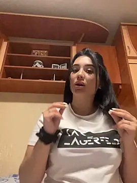 Snapshot of Bella_Ella1203 chatting on November 9, 2025, 6:12 pm Bella Ella1203 online show from November 9, 2025, 6:12 pm