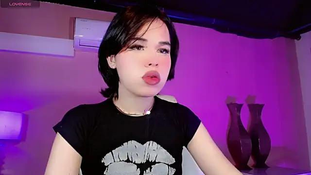 ClaudiaSophia online show from December 3, 2025, 11:31 am