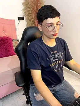 Snapshot of LiamHeat_ chatting on November 6, 2025, 5:44 am LiamHeat online show from November 6, 2025, 5:44 am