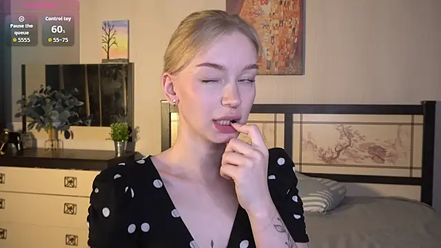 Snapshot of ShanelTunon chatting on November 19, 2025, 8:09 pm ShanelTunon online show from November 19, 2025, 8:09 pm