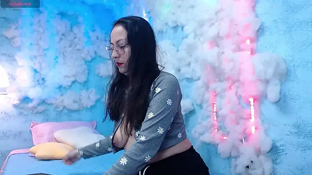 Snapshot of Lauryn_Jones chatting on February 3, 2026, 8:36 pm Lauryn Jones online show from February 3, 2026, 8:36 pm