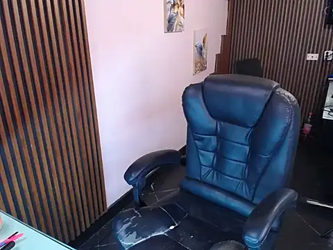 Snapshot of desk_desire chatting on November 29, 2025, 11:10 am desk desire online show from November 29, 2025, 11:10 am