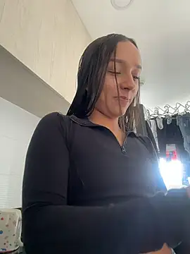 Brunettecollins05 online show from February 27, 2026, 7:03 pm