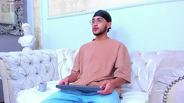 Snapshot of MatteoRicci_ chatting on November 4, 2025, 7:39 pm MatteoRicci online show from November 4, 2025, 7:39 pm