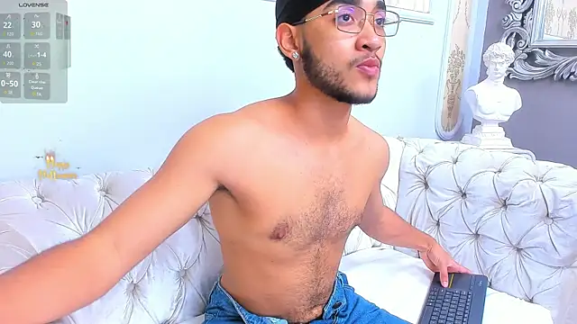 Snapshot of MatteoRicci_ chatting on November 3, 2025, 8:01 pm MatteoRicci online show from November 3, 2025, 8:01 pm