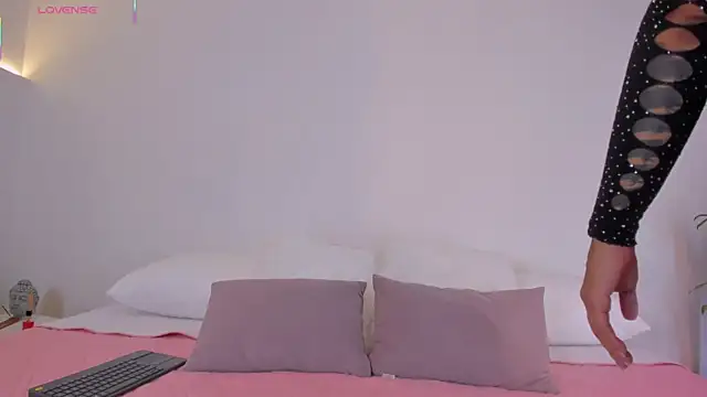 Snapshot of _Hanna_Williams_ chatting on November 10, 2025, 8:36 pm Hanna Williams online show from November 10, 2025, 8:36 pm