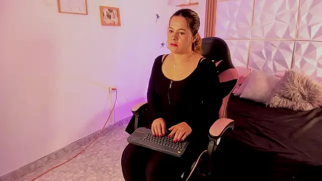 Dulce Ferrer18 online show from March 30, 2026, 3:35 pm