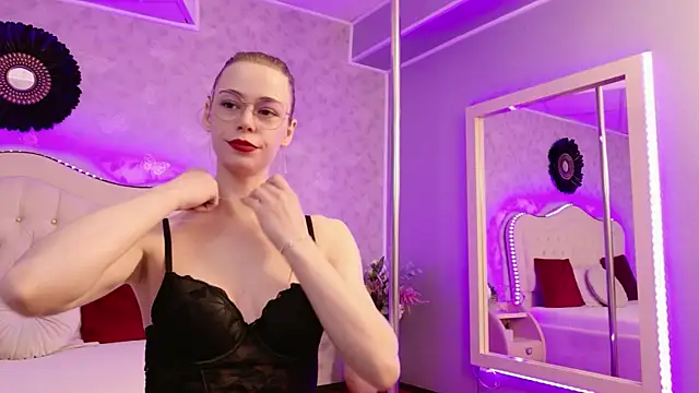 Snapshot of GracieCute chatting on June 17, 2026, 3:39 am GracieCute online show from June 17, 2026, 3:39 am