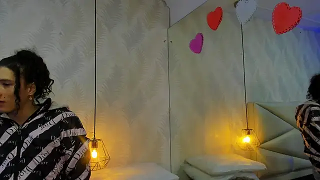 laurettedela rouse online show from December 17, 2025, 10:31 am