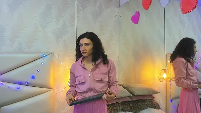 laurettedela rouse online show from December 21, 2025, 10:39 am